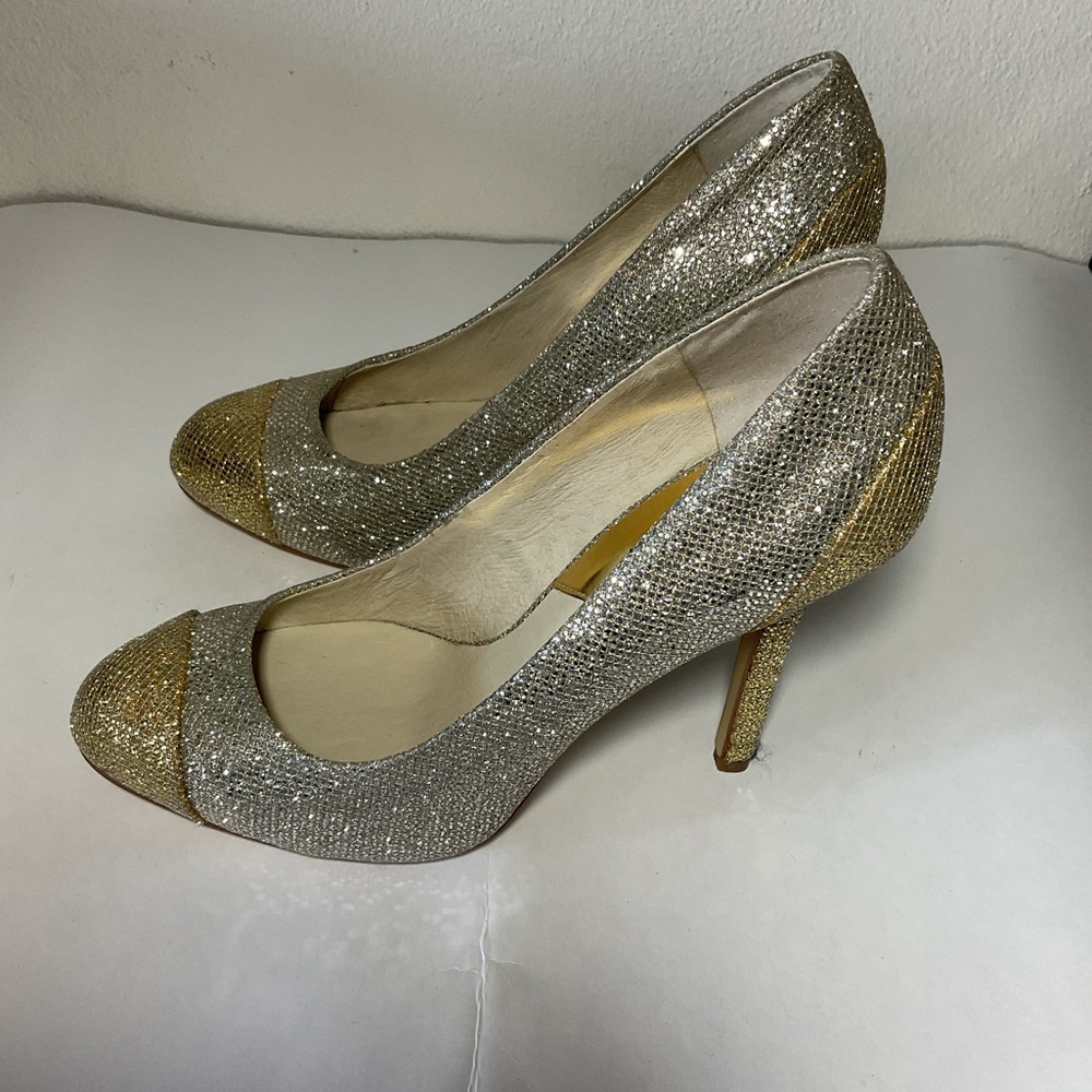 Michael Kors Sinclair‎ Gold Silver Pump Cap Toe - Size 8M Women's Shoes - Picture 14 of 16
